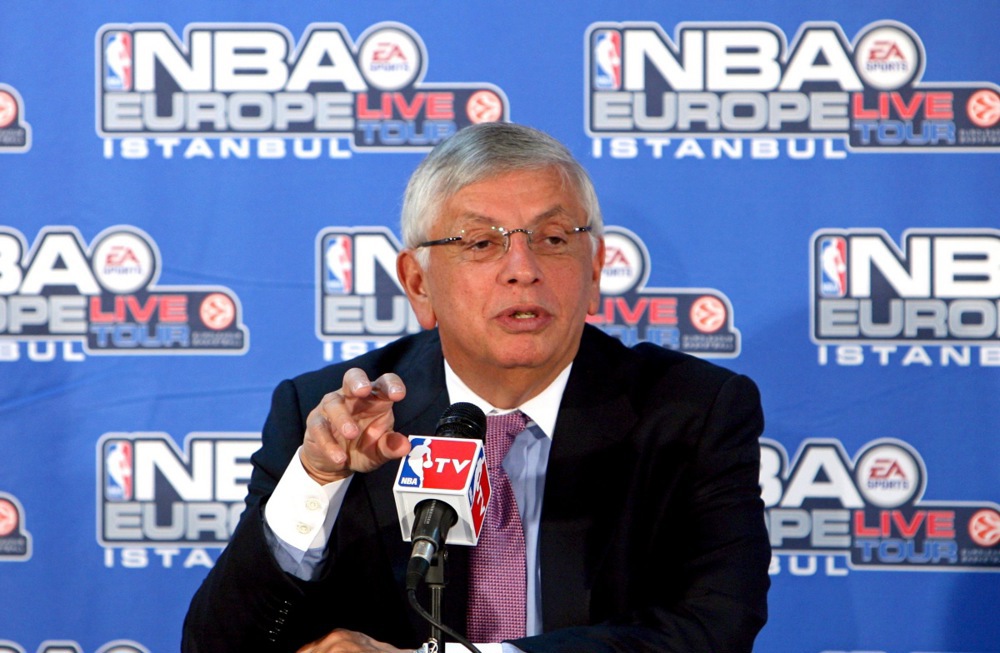 Pariz u susret Olimpijskim igrama otvorio vrata za NBA, 33 godine posle prvog gosta otuda: Lejkersi 1991. sa Medžikom i Divcem, s kojim Perasović nije hteo ni da se pozdravi 4