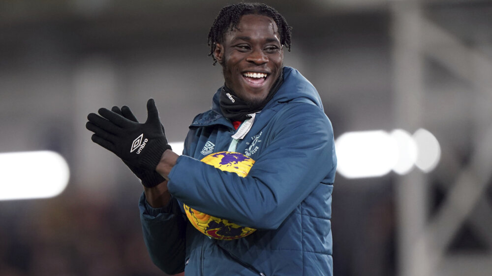 Strelac prvog het-trika za Luton u Premijer ligi: Njegovo puno ime je Elajdža Anuoluvapo Oluvaferanmi Oluvatomi Oluvalana Ajomikulehin Adebajo (VIDEO) 1