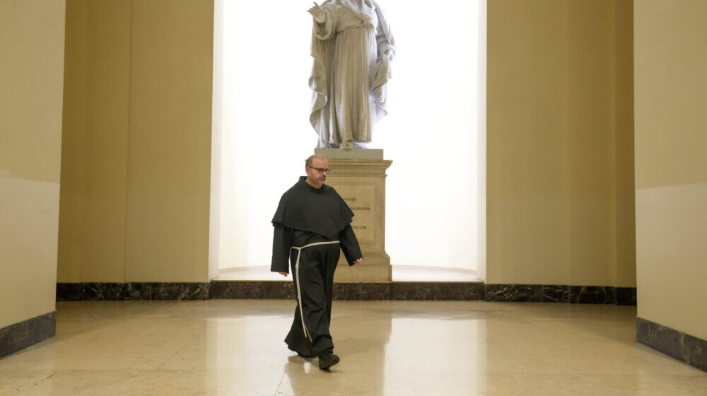 Jedan od vrhunskih stručnjaka za etiku veštačke inteligencije je franjevački fratar 1