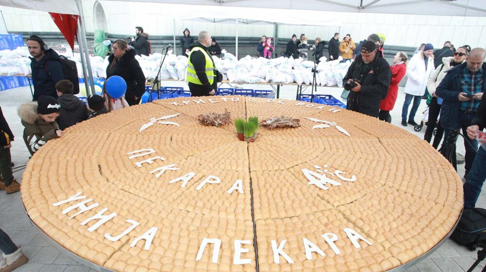 Česnica od 200 kg testa i sa 32 dukata ispred Hrama Svetog Save 1