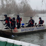 MUP: Pet radnika preduzeća Palić Ludaš spaseno iz zamrznutog jezera 11