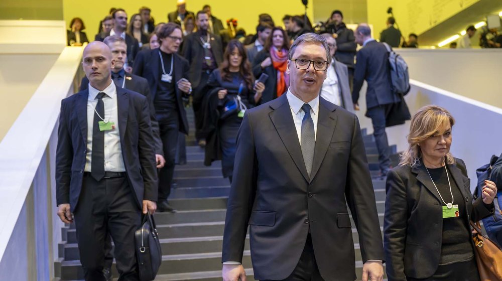Šta sve Vučić radi na Svetskom ekonomskom forumu: Sendvičar u Beogradu, sendvičar u Davosu (FOTO) 1