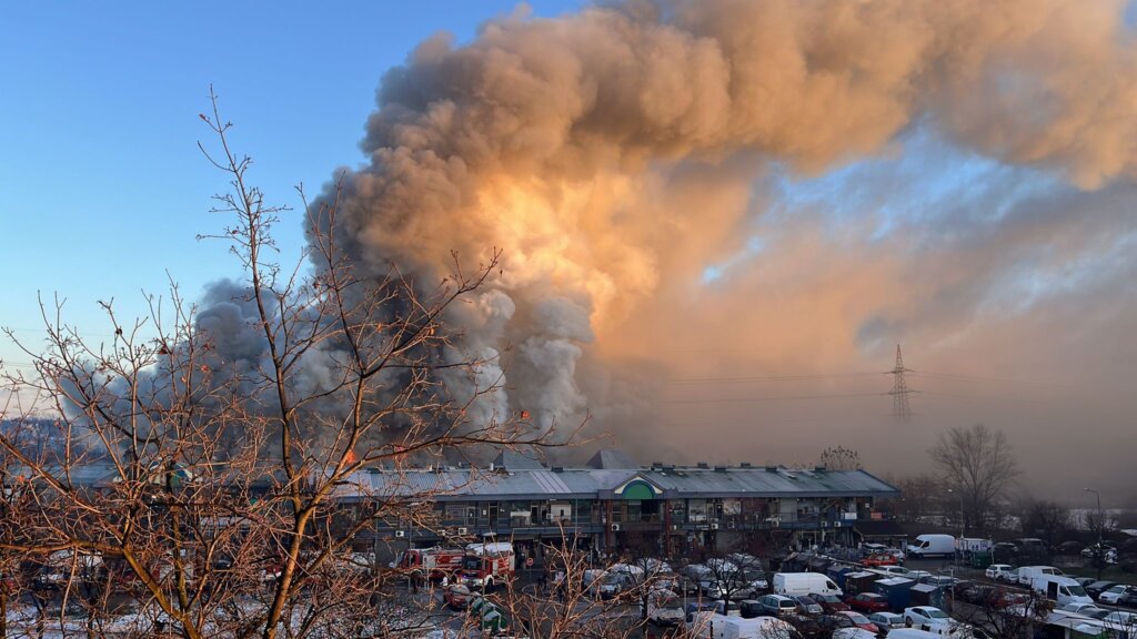 Lokalizovan požar u Bloku 70, vazduh u Beogradu zagađen (FOTO/VIDEO) 3