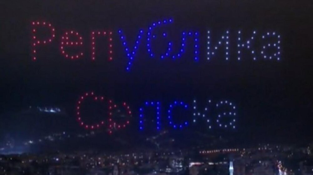 Za kraj proslave Dana RS 'dron-šou', a u Zenici odgovorili defileom sa zastavama s 'ljiljanima' 1