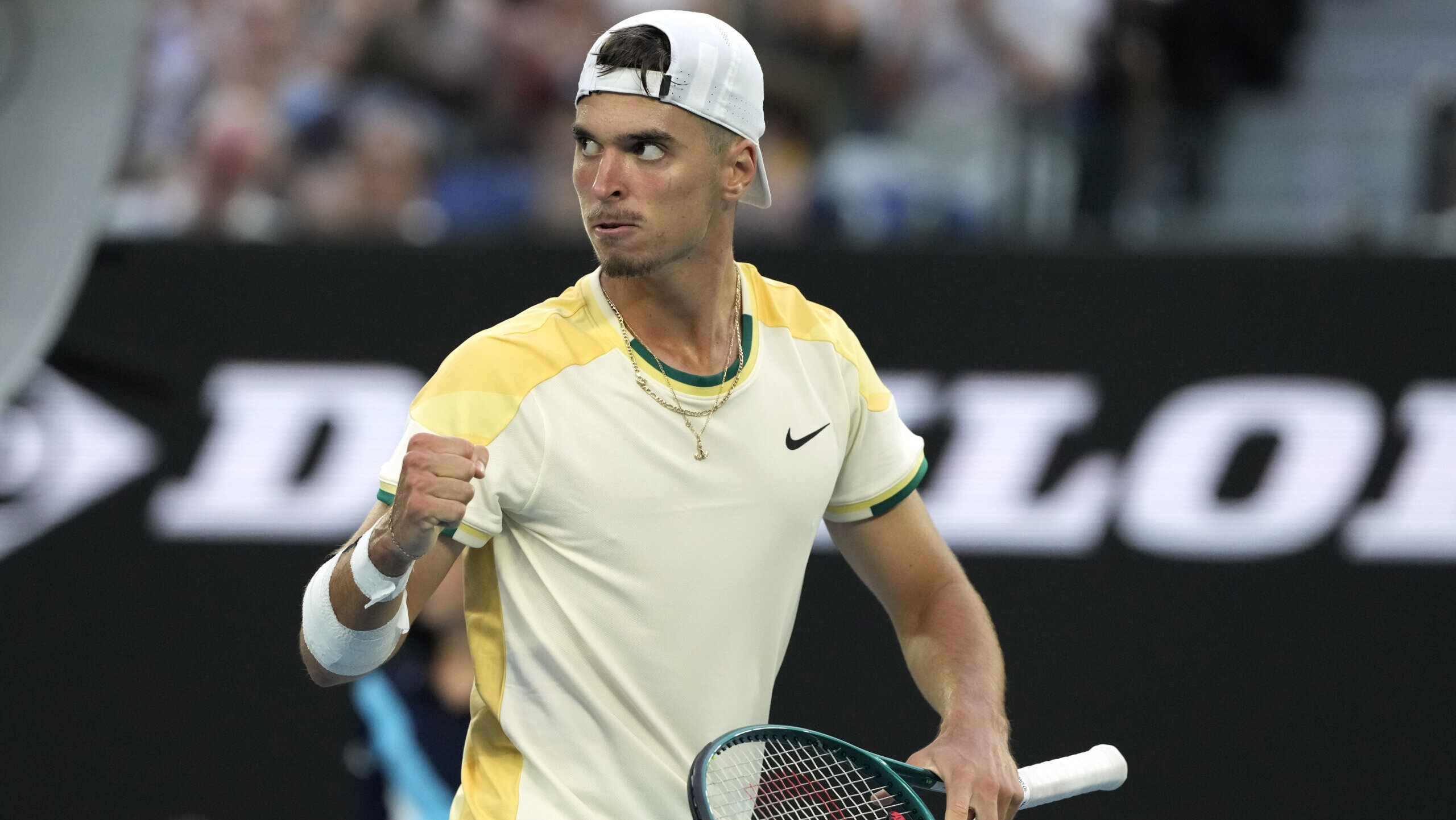 Hvatanje za granu iz vrtloga prvog kola: Đoković većim naporom nego što je hteo protiv Hrvata Prižmića probio led na Australijan openu 3