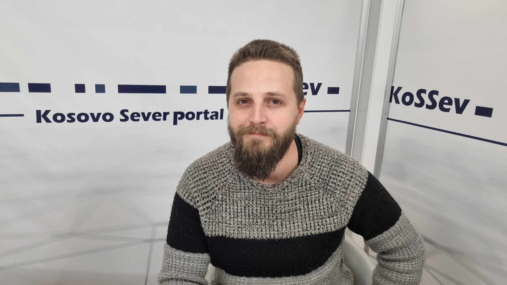 Kako protiče potpisivanje peticije za smenu gradonačelnika Severne Mitrovice: Novinar KoSSeva o pritiscima, atmosferi i očekivanju od ovog procesa 2 Kako protiče potpisivanje peticije za smenu gradonačelnika Severne Mitrovice: Novinar KoSSeva o pritiscima, atmosferi i očekivanju od ovog procesa 2