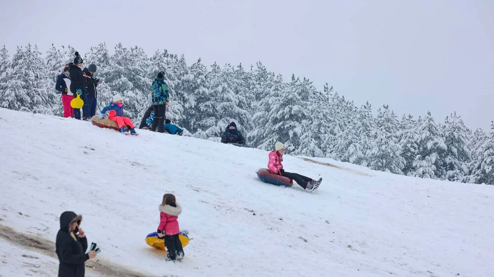 Zimski raspust tek počeo, a po školama se pronela vest da će biti produžen: Šta kaže Ministarstvo prosvete? 8