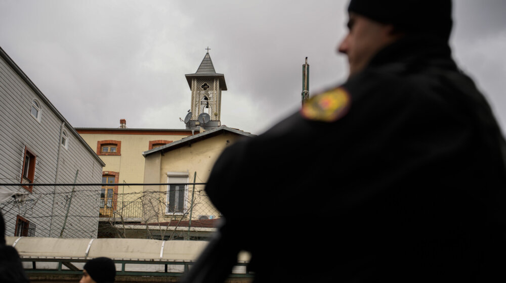 Napad na rimokatoličku crkvu u Istanbulu, jedna osoba ubijena (FOTO) 1