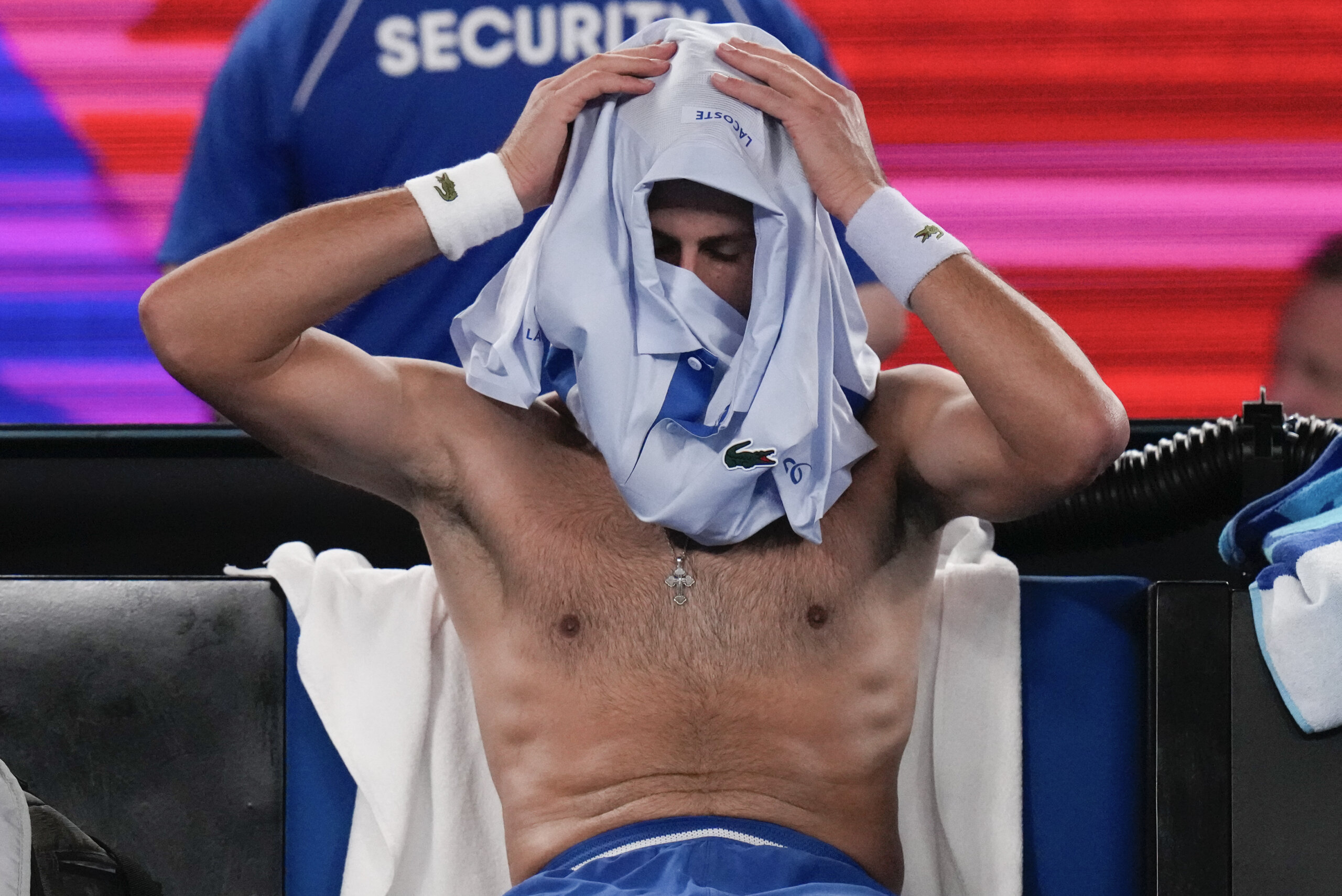 Hvatanje za granu iz vrtloga prvog kola: Đoković većim naporom nego što je hteo protiv Hrvata Prižmića probio led na Australijan openu 5