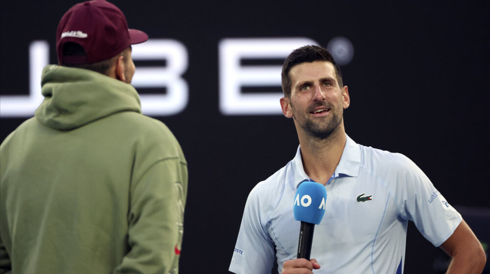 Gde je šeret Kirjos, tu je šala: Kako je Đoković podučavao novopečenog TV komentatora da osvoji bar jednu grend slem titulu? (VIDEO) 1