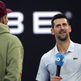 Gde je šeret Kirjos, tu je šala: Kako je Đoković podučavao novopečenog TV komentatora da osvoji bar jednu grend slem titulu? (VIDEO) 5