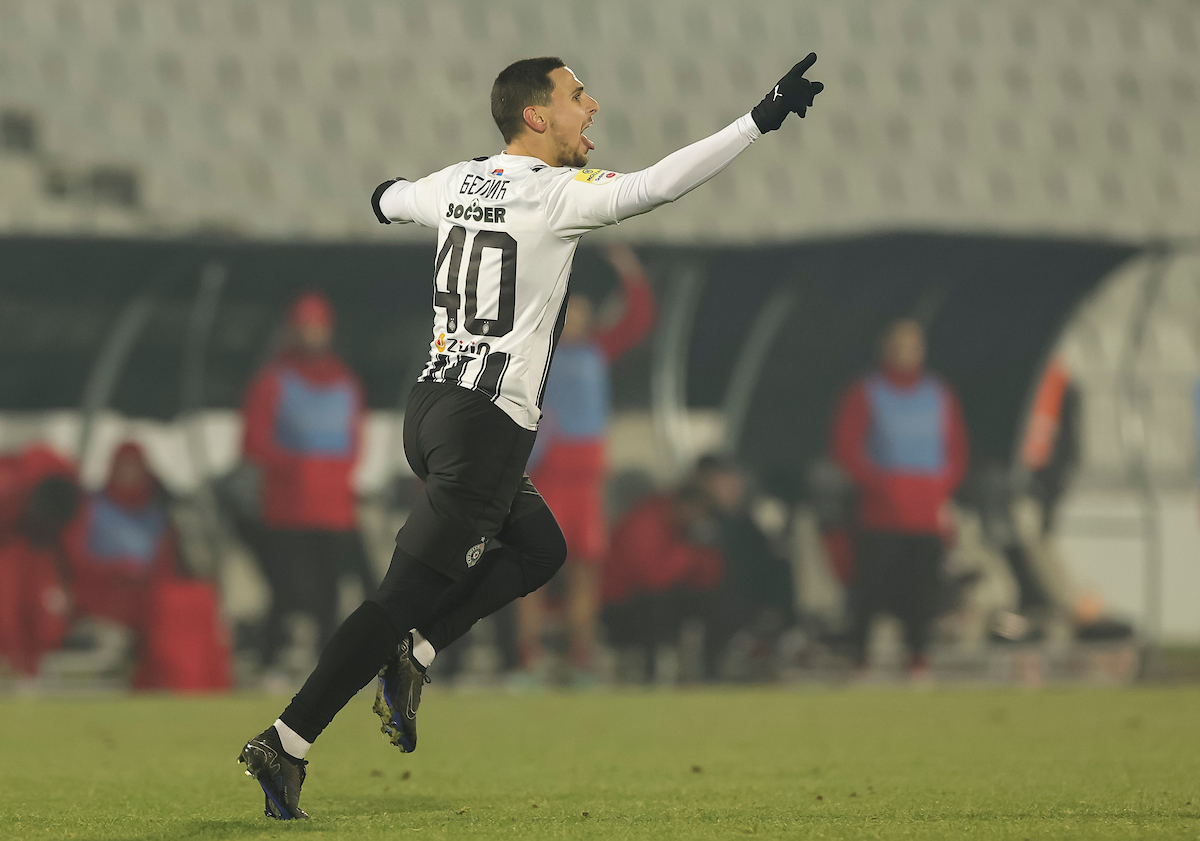 Stara dilema "kokoška ili jaje": Da li Crvena zvezda i Partizan baš moraju da prodaju (pre)mlade fudbalere? 3