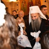 Patrijarh Porfirije podelio božićne paketiće deci bez roditeljskog staranja 3