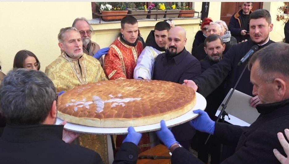 Tradicionalno lomljenje česnice u kragujevačkoj Staroj crkvi 1