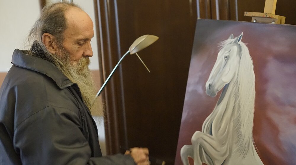 Poznati novosadski slikar Geza Vereckei na meti huligana: Grupa mladića već danima kamenuje objekte u Kineskoj četvrti gde žive beskućnici 1