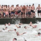Plivanje za časni krst u Beočinu i Sremskoj Kamenici: Pobedu odnela studentkinja medicine 9