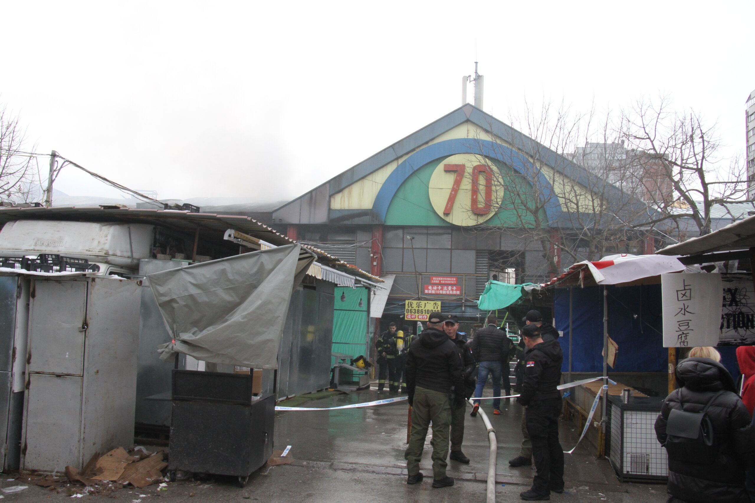Reporter Danasa u Bloku 70: Da li drugi požar u Tržnom centru na Novom Beogradu znači da više nećemo ići "kod Kineza"? (FOTO) 2