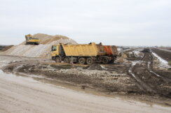 EXPO gradilište u Surčinu Reporter Danasa u Surčinu: Može li projekat "EXPO 2027" da se uzdigne iz današnjeg blata do "zlata" za tri godine? (FOTO) 7