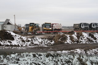 EXPO gradilište u Surčinu Reporter Danasa u Surčinu: Može li projekat "EXPO 2027" da se uzdigne iz današnjeg blata do "zlata" za tri godine? (FOTO) 4