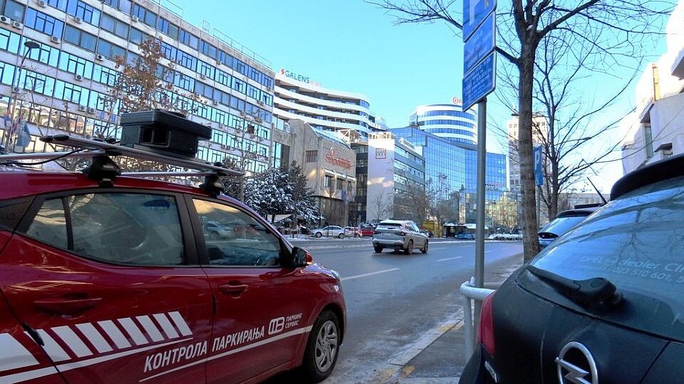 Posebno vozilo za elektronsku kontrolu naplate parkinga od ponedeljka na ulicama Novog Sada: U sat vremena može da pregleda i do 2.000 automobila 2