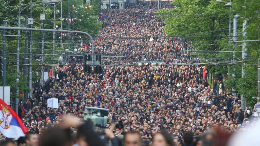Katatonija srpskog društva - buđenje iz dubokog sna je teže, ali agresivnije: Zašto bi vlast o tome trebalo da brine više nego opozicija? 1
