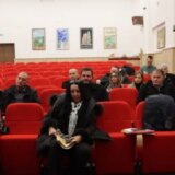 Uprkos većini bez lokalne vlasti u Kniću: Koalicija naprednjaka i socijalista dovedena u pitanje zbog mesta predsednika Skupštine tvrdi opozcija 8