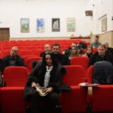 Uprkos većini bez lokalne vlasti u Kniću: Koalicija naprednjaka i socijalista dovedena u pitanje zbog mesta predsednika Skupštine tvrdi opozcija 14