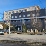 Unmik o uklanjanju zastave UN u Leposaviću: Utvrđujemo činjenice, imovina UN nepovrediva 4