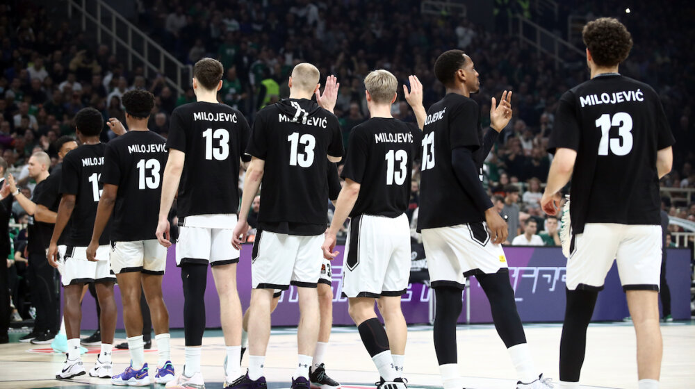 Panatinaikos i Partizan se oprostili od Dejana Milojevića minutom ćutanja, crno-belih na teren izašli u majicama sa likom i brojem bivšeg kapitena 1