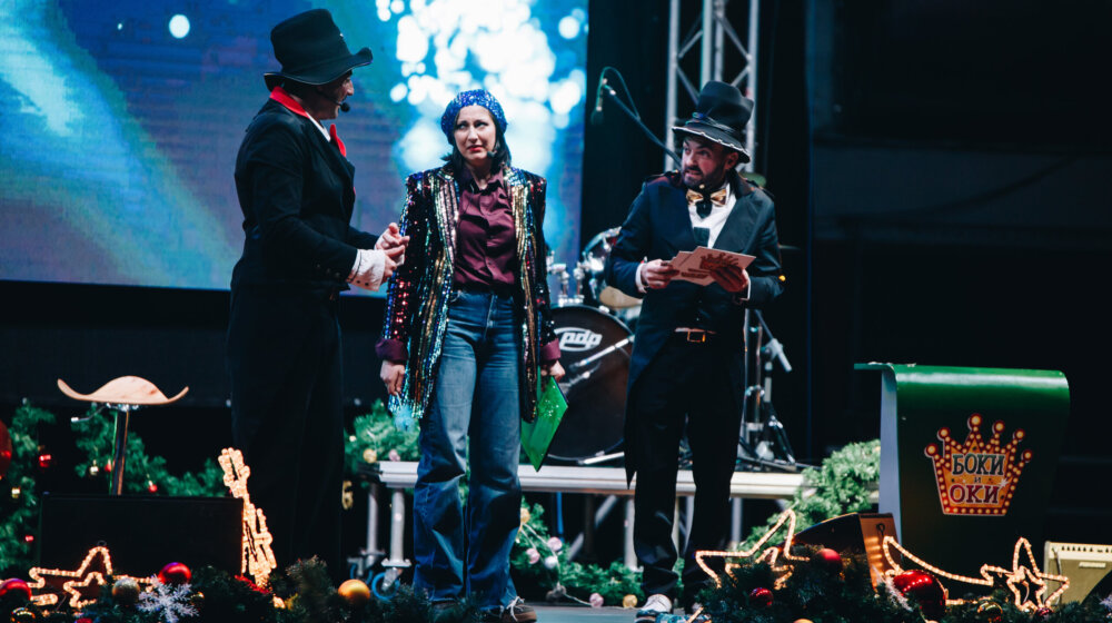 Boki i Oki izmamili mališanima osmehe: "Tajanstveni Deda Mraz" stigao do dece iz osetljivih grupa 1