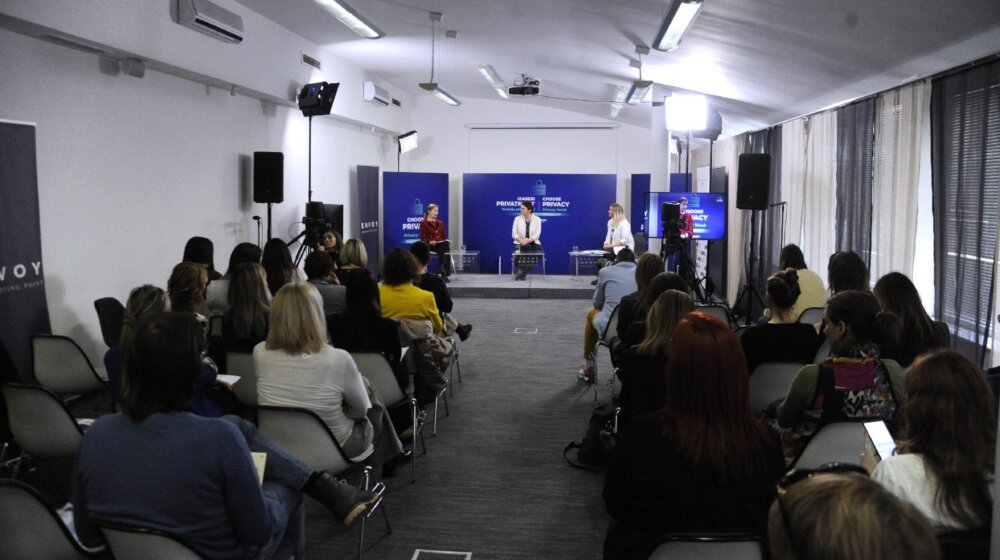 Žene u Srbiji bez adekvatne zakonske zaštite od neovlašćenog deljenja intimnih snimaka 1