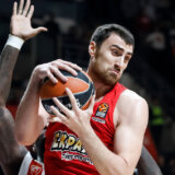 Nikola Milutinov kao Denis Rodman, sa 20 skokova izdominirao u Atini, Makabi se nije oporavio od Partizana 8