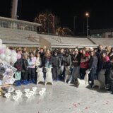 Roditelji ubijenih mladih iz Dubone i Malog Orašja odali počast ubijenima ispred OŠ „Vladislav Ribnikar“ 8