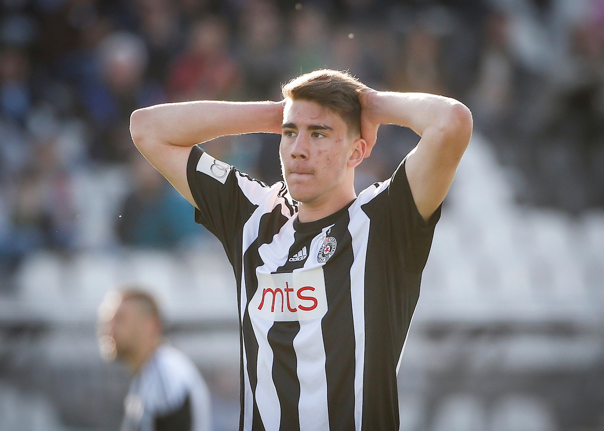 Stara dilema "kokoška ili jaje": Da li Crvena zvezda i Partizan baš moraju da prodaju (pre)mlade fudbalere? 5