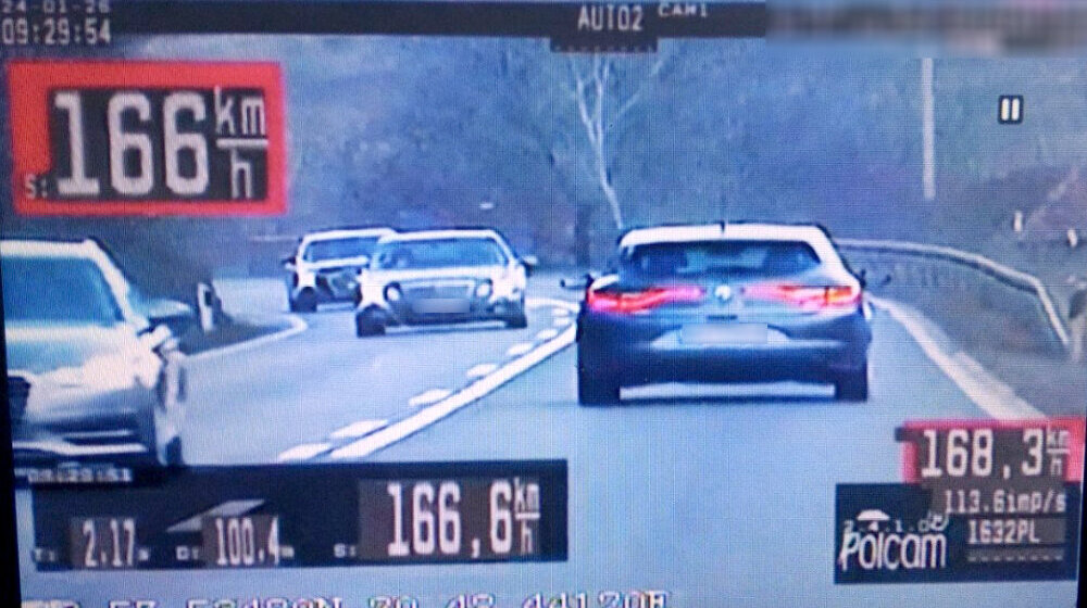 Policija u Kragujevcu presrela vozača koji je „prekoračio” dozvoljenu brzinu za skoro 90 kilometara 1