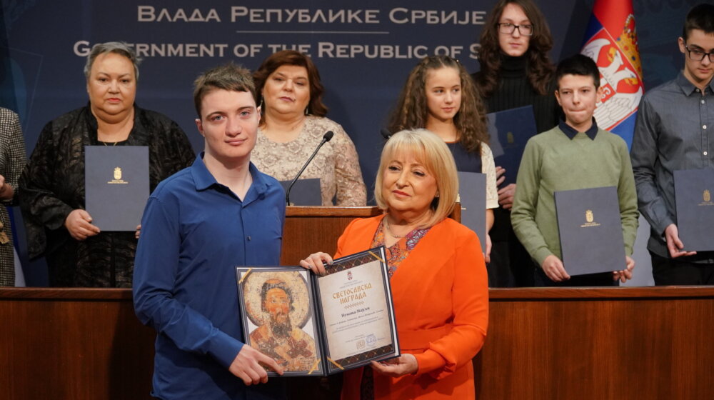U Vladi Srbije dodeljene Svetosavske nagrade pojedincima i predstavnicima institucija 1