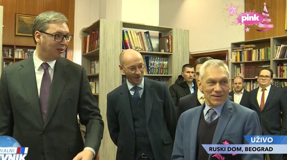Predsednik Srbije i ruski ambasador obilaze Ruski dom: Vučić razočaran izjavom Kamerona da je "proksi Rusije" 1