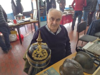 Prošlost na dlanu, nema šta nema - od dedine sablje do nemačkog šlema: Sajam kolekcionarstva i antikviteta u Kragujevcu (FOTO) 5