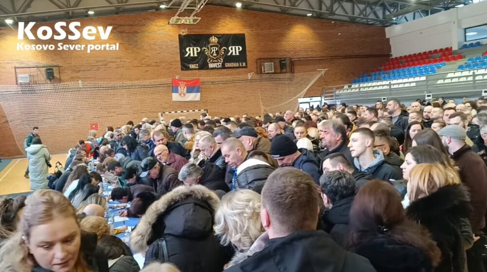 Kako protiče potpisivanje peticije za smenu gradonačelnika Severne Mitrovice: Novinar KoSSeva o pritiscima, atmosferi i očekivanju od ovog procesa 1