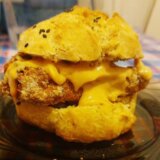 Vege recept: Pileći burger od tofu sira sa domaćom zemičkom 8
