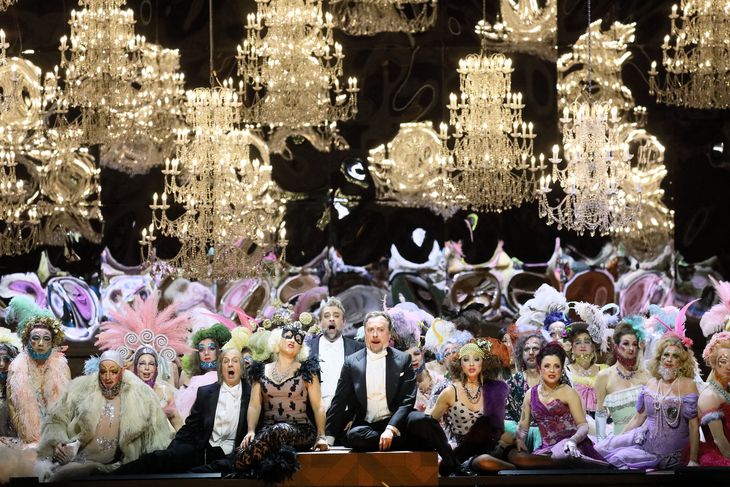 Srećan je onaj ko zaboravi: "Slepi miš" Johana Štrausa, "opereta svih opereta", u Bavarskoj državnoj operi 2