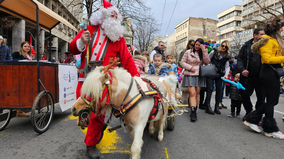 "Ulica otvorenog srca" u Beogradu: Igračke i slatkiši za najmlađe, ali i rakija za odrasle 4