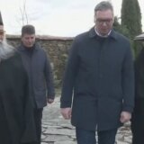 Neraskidivi obostrani interesi crkve i države: Kako je javnost videla susret predsednika Vučića i vladike Pahomija? 11