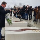 "Mi, koji bolju budućnost za naše narode gradimo, mi se ne plašimo!": Advokat Čedomir Stojković položio cveće na grob Bljerine Jašari 13