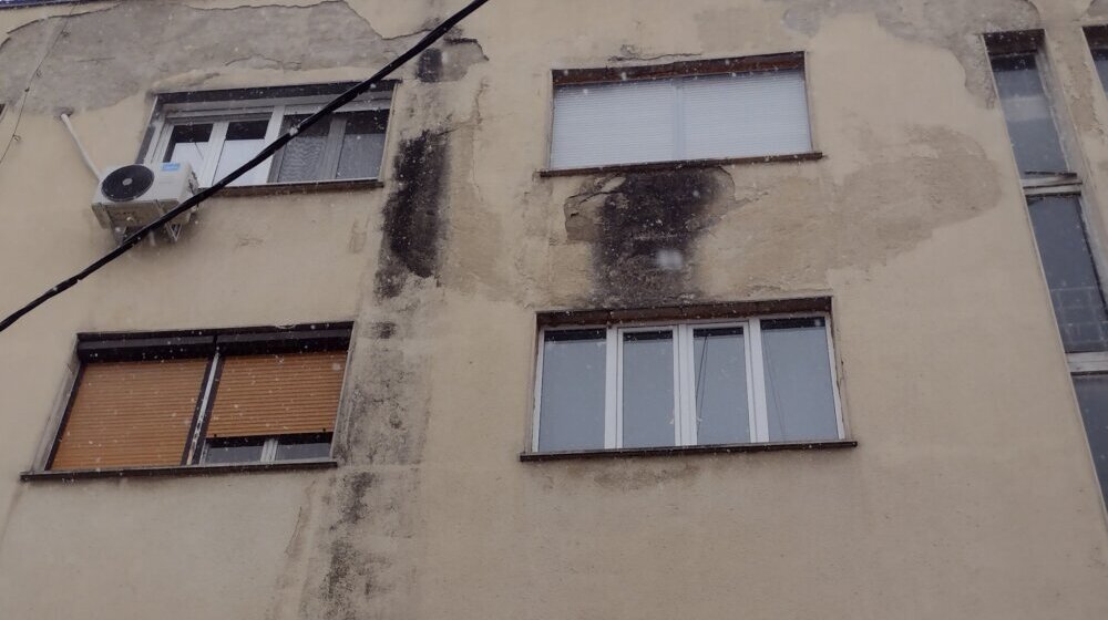 "Stanje je takvo da su i pacovi pocrkali": Pionir, jedna od najpoznatijih zgrada u Kragujevcu, propada od temelja do krova (FOTO) 1