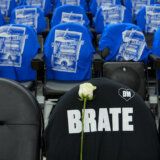 Poslednja počast Golden Stejta Dejanu Milojeviću, zauvek svom bratu, na prvom meču od bolnog gubitka: Srpska himna, trobojka na semaforu, suze i buran aplauz (VIDEO) 7