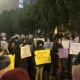 "Država stalno izbacuje parole poput 'rađaj, ne odgađaj', a ne zna da zaštiti ženu": Održan protest "Porodilište, a ne klanica" (FOTO, VIDEO) 6