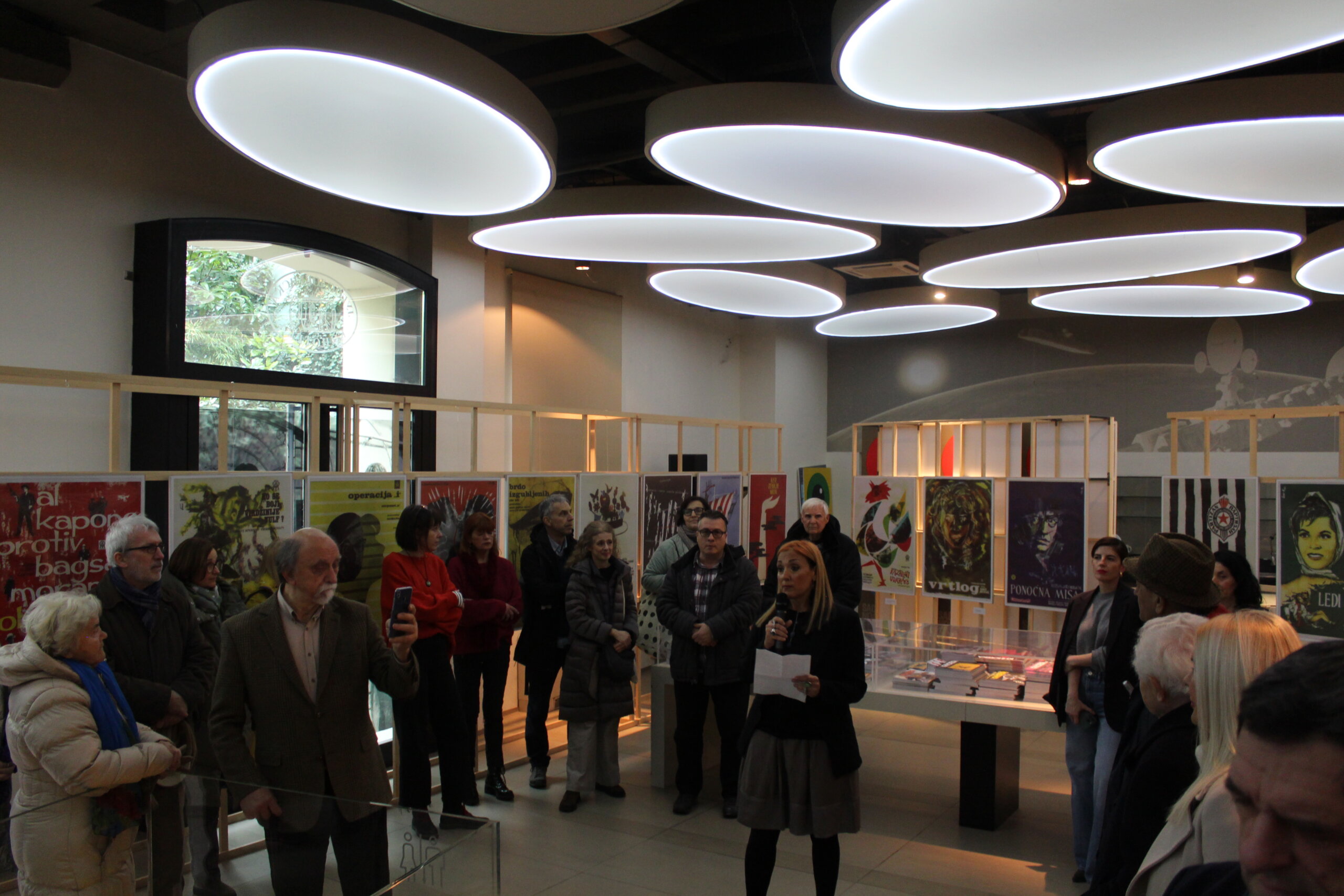 Božidar Bole Miloradović o filmskim plakatima u Jugoslaviji:" Postojao je kliše, u jednom uglu se ljube, u drugom biju" 4 Božidar Bole Miloradović