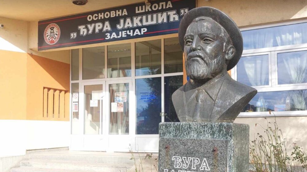 "Trenutna temperatura u učionicama je od 15 do 20 stepeni, dok je u hodnicima hladnije": Opet problem sa grejanjem u školi u Zaječaru 1