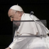 Papa Franja osudio nasilje nad ženama: Ko god njima naudi vređa i Boga 7